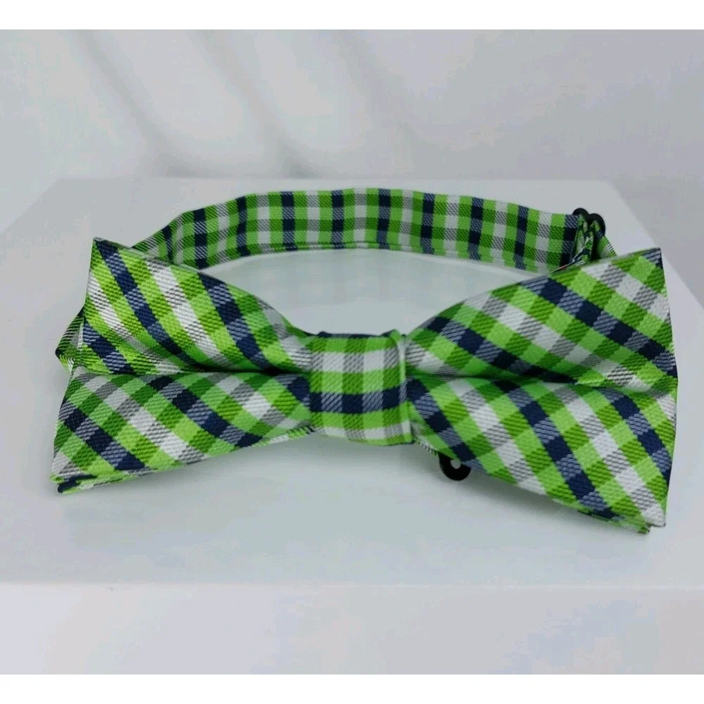 IZOD Pretied Youth Bowtie Green Blue Plaid Adjustable 8
